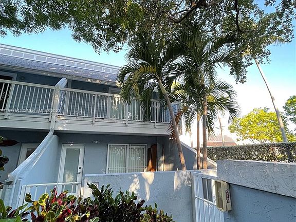 2nd image of 798 Crandon Blvd APT 57B
