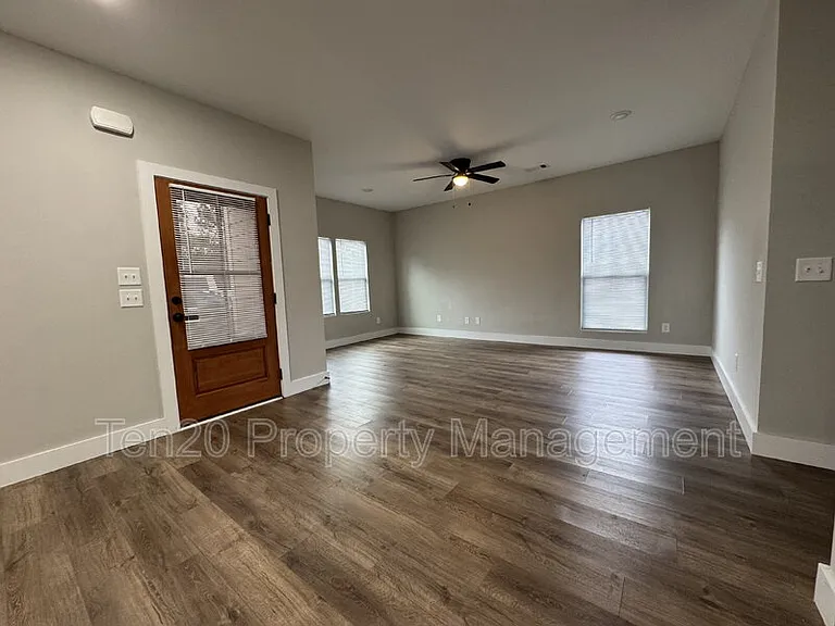 1346 Ingersoll Dr — Photo 5