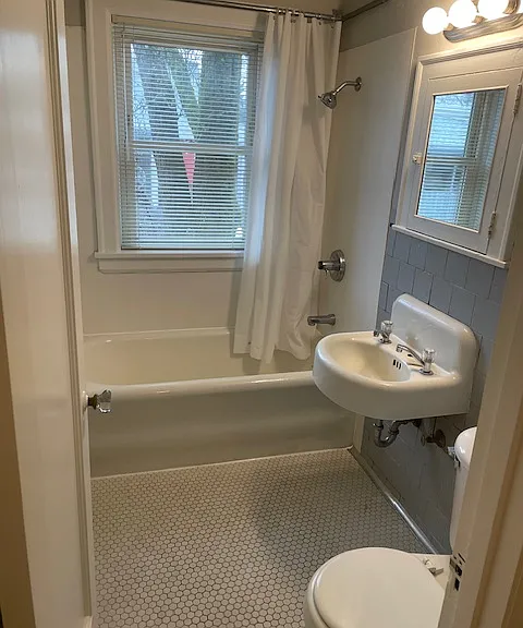 4010 NE Hancock St #118 — Photo 1