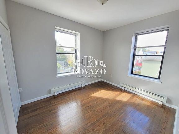 4th image of 829 18th Ave #301