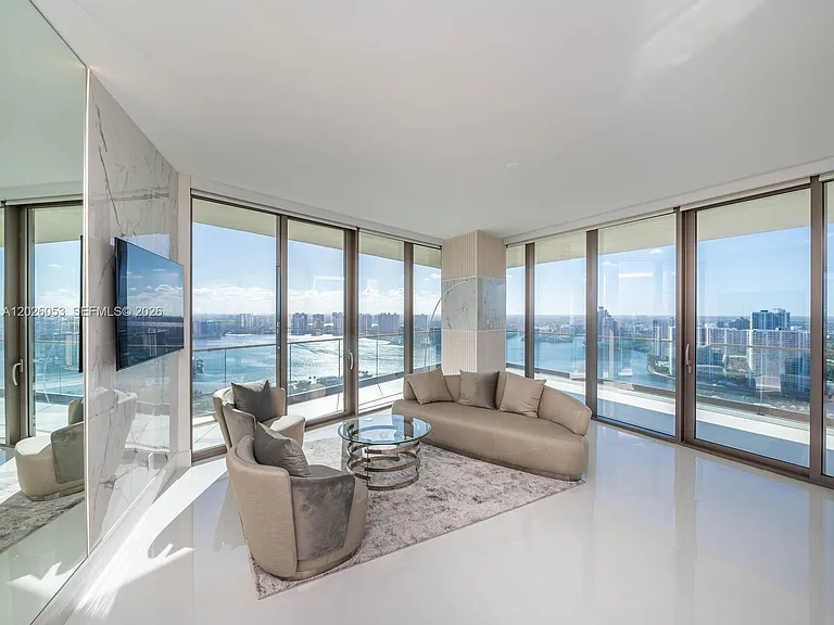 18975 Collins Ave #3105 — Photo 2