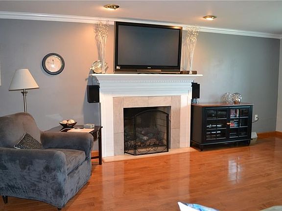 4th image of 2248 Woodmont Dr
