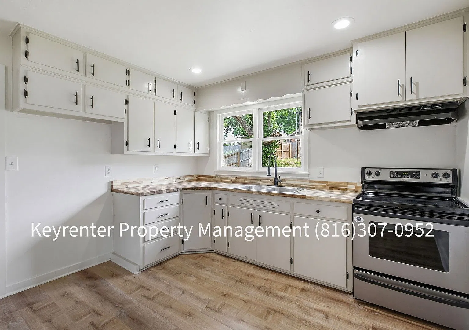 4 Bedroom 2 Bath ready to rent — Photo 2