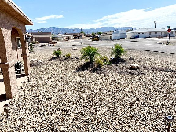 Front landscape w/mountain views