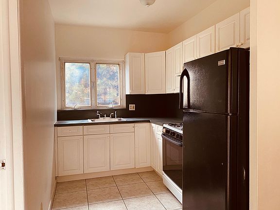 2nd image of 86 Glenwood Ave APT 1R