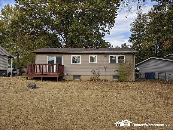 3rd image of 1328 Columbus Dr