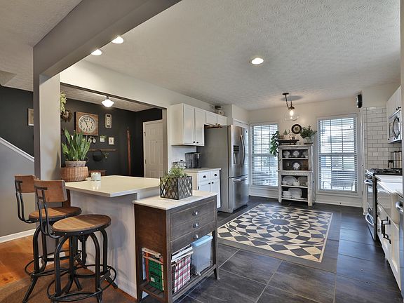 5th image of 6034 Tuswell Dr