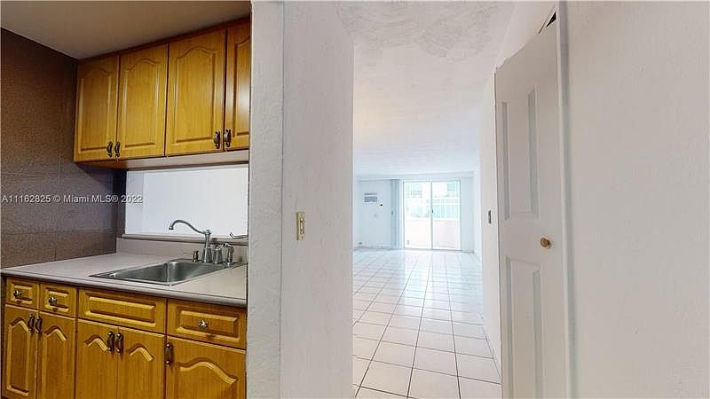 1st image of 505 NE 30th St APT 605