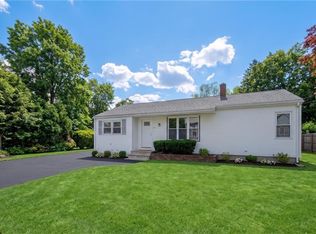 16 Victoria Ave, Cranston, RI 02920