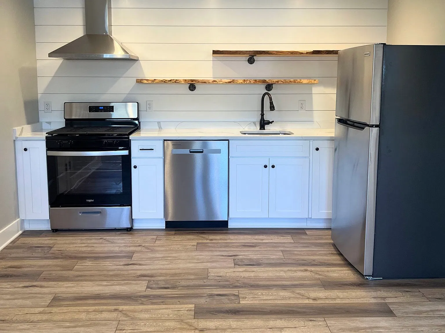1 bed, 1.0 bath, 600 sqft, $1,125 — Photo 2