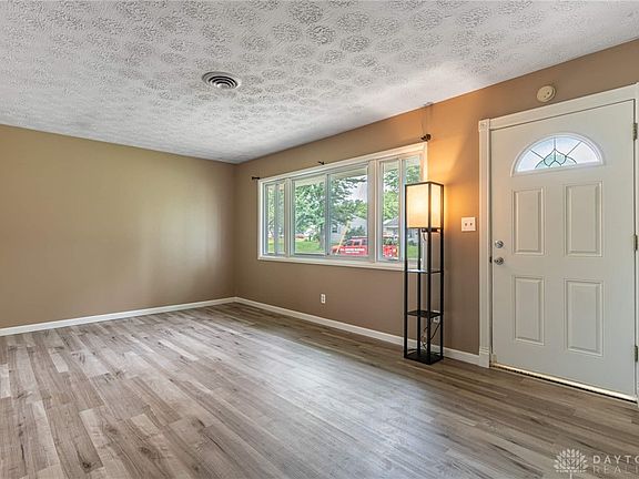 4th image of 4882 Rainier Dr