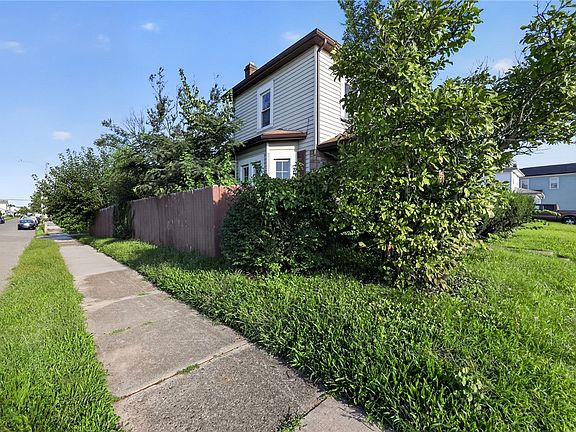 3rd image of 205 Rita St