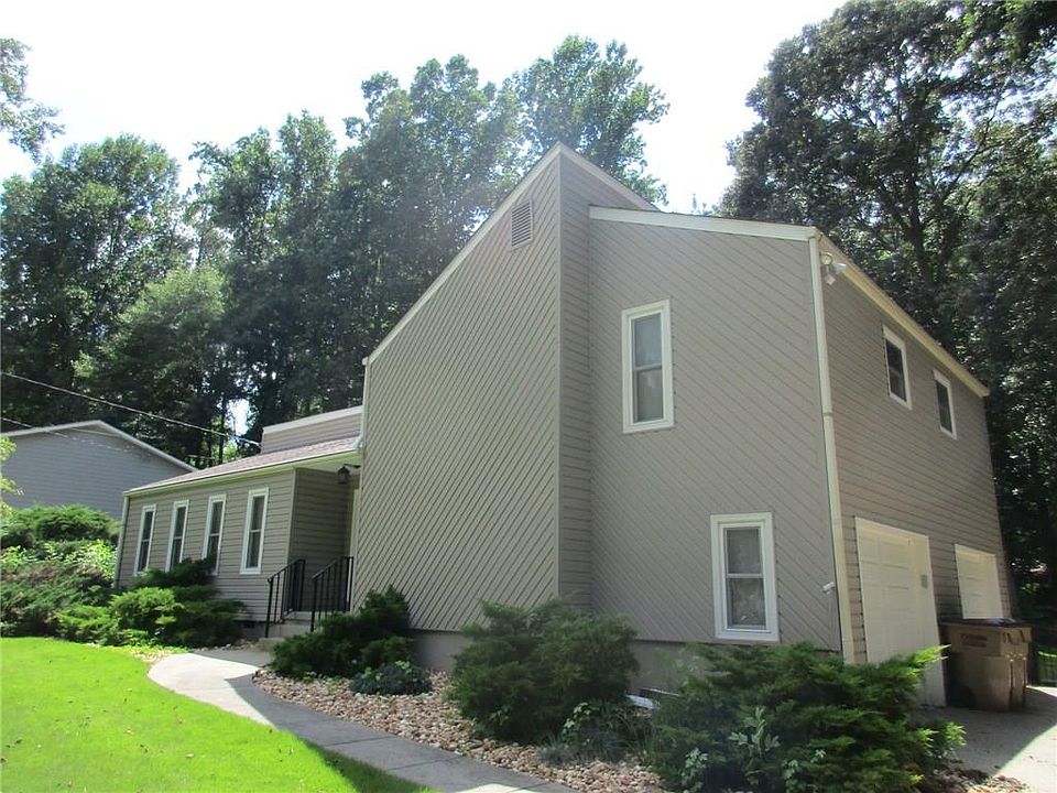 1st image of 3185 Oak Dr