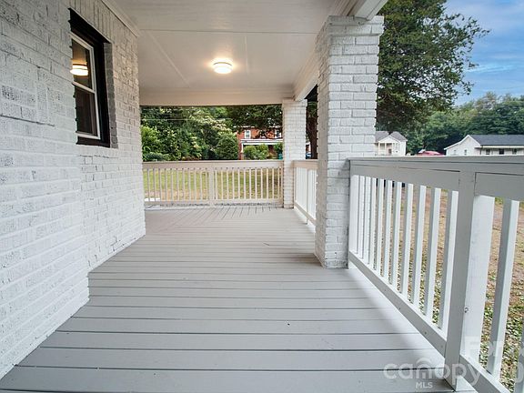 3rd image of 435 W Whitley St
