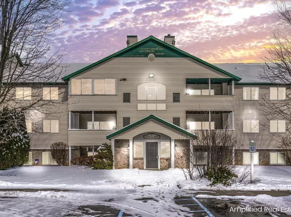 6587 Clover Ct SE, Caledonia, MI 49316