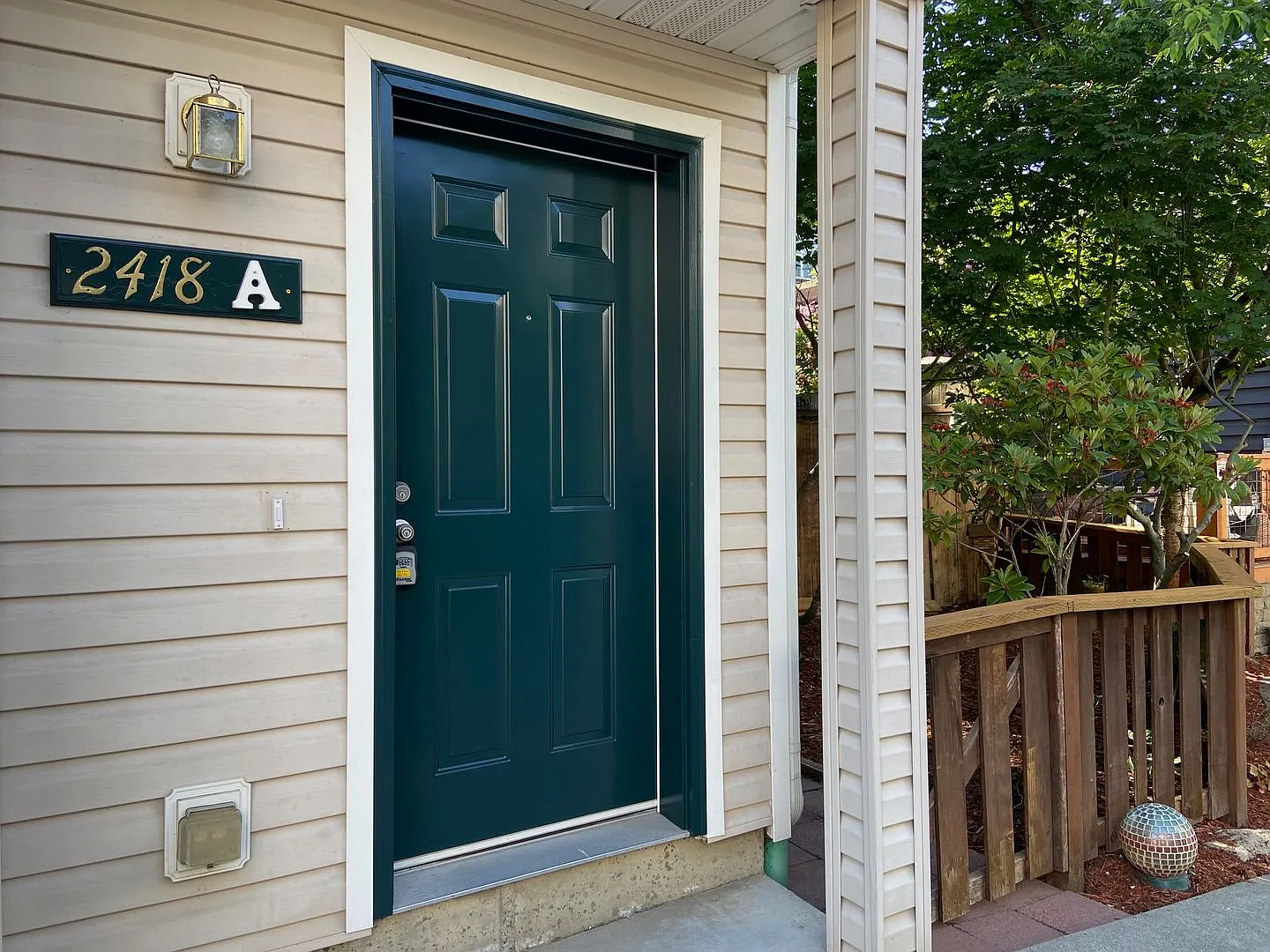 Delridge SW Seattle Townhouse 2 Bedroom 1 Bath 1 Car Garage — Photo 2
