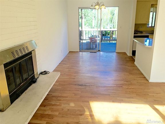 3rd image of 15525 Manor Way
