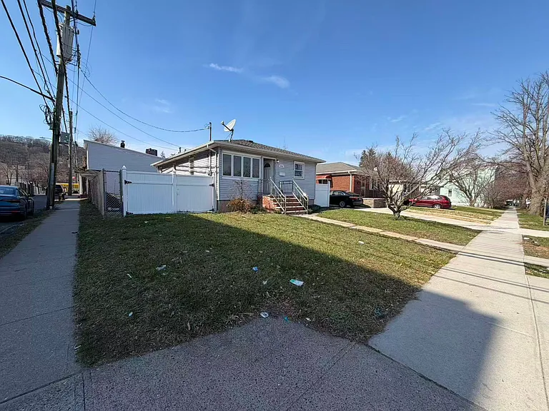 660 Targee St — Photo 12