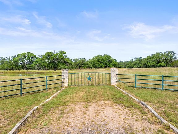 4th image of 1241-1 Sandy Oaks Ranch