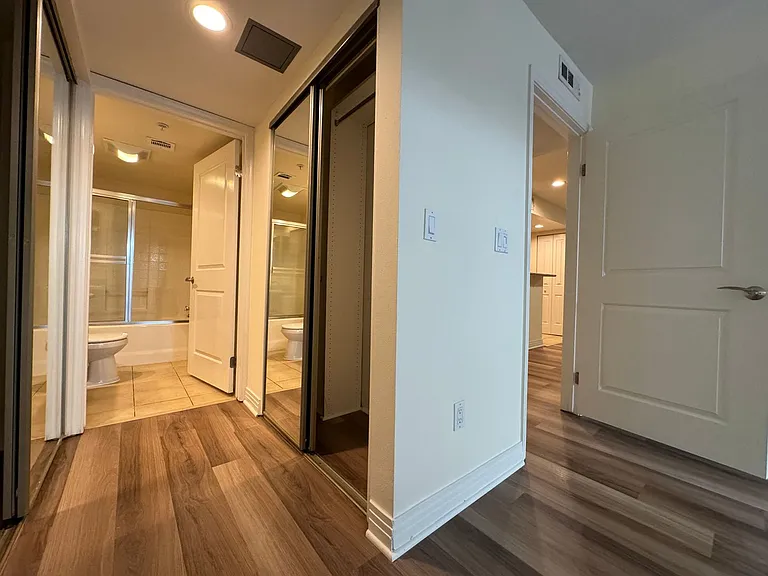L'Gallia Studio City Apartments — Photo 7