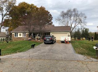 9145 Scenic Dr, Brighton, MI