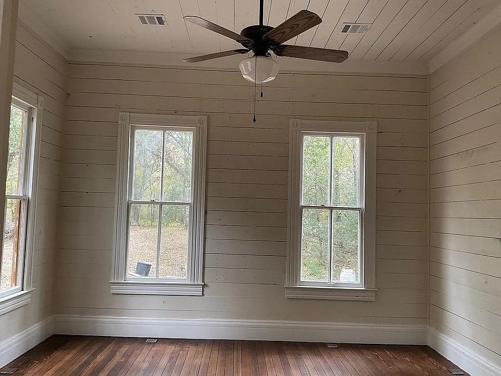 1 bed, 1.0 bath, 1045 sqft, $1,703 — Photo 2