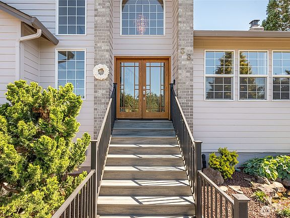 3rd image of 38 View Ridge Circle