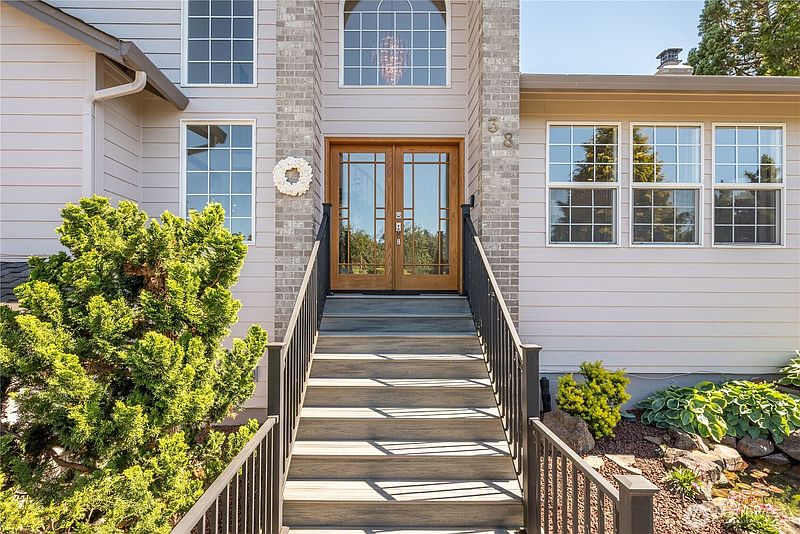 3rd image of 38 View Ridge Circle