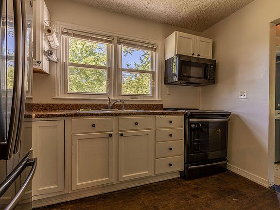 3rd image of 417 N Wilson Ave