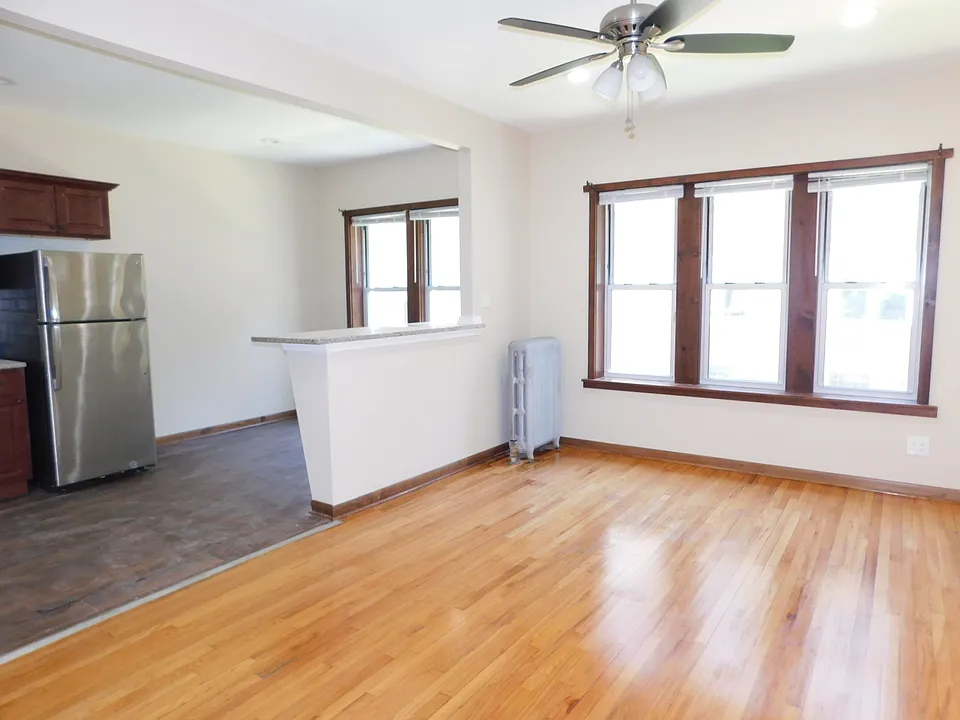 1321 W Touhy Ave #1N