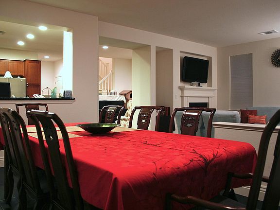 Open floorplan (dining room, living room, kitchen, nook)