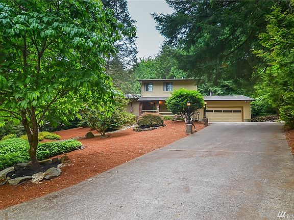 2nd image of 2103 Lakemoor Dr SW