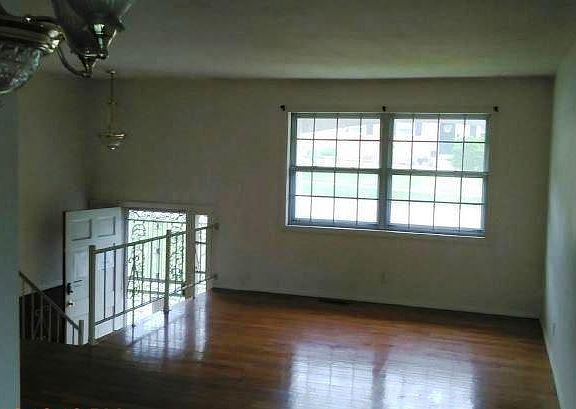 5th image of 150 Hickory Dr