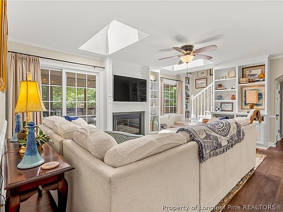 5th image of 423 Arlington Cir