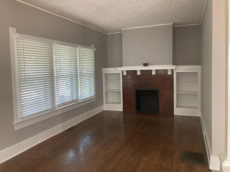 2138 Woodbourne Ave — Photo 2