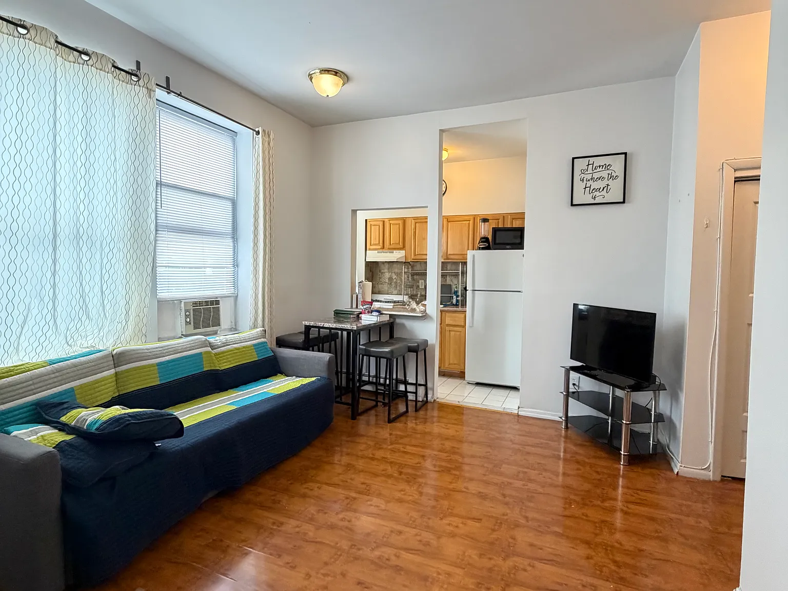 1 bed, 550 sqft, $2,100 — Photo 1