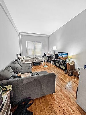 1st image of 207 E 15th St APT 1E
