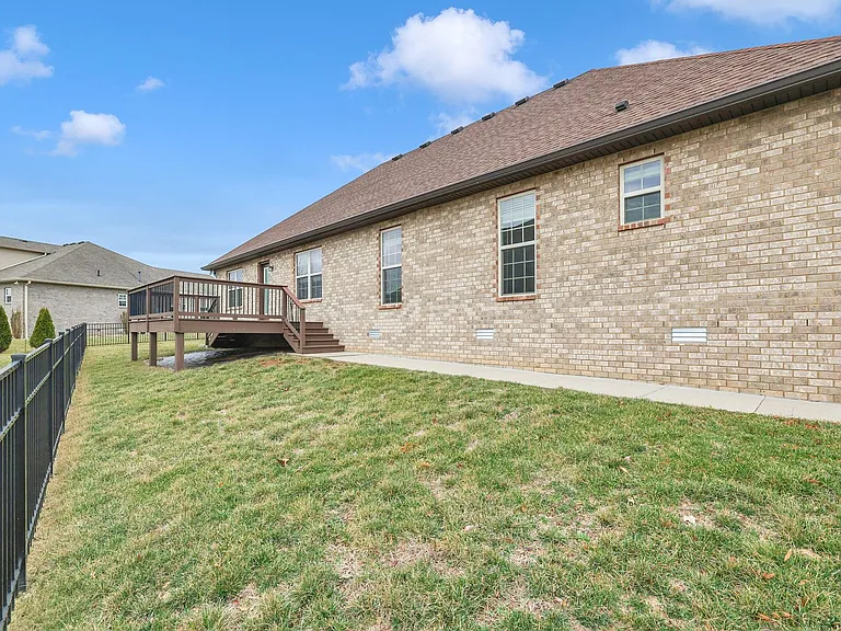 402 Lucy Cir — Photo 39