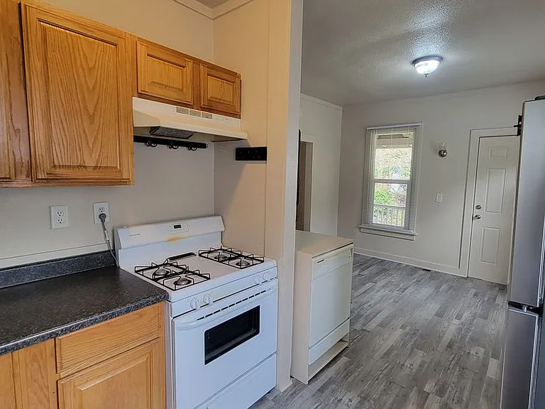 1290 Retsil Rd E — Photo 11