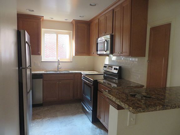 4th image of 1770 Northwest Blvd APT B