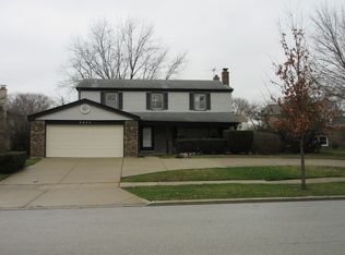 3022 N Huntington Dr, Arlington Heights, IL 60004