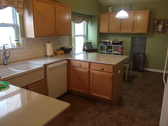 4th image of 80 Stillwater Dr