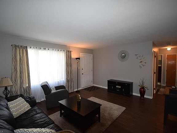 4th image of 1376 Bexley Dr
