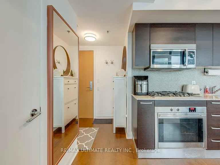 375 King St W #2710 — Photo 4