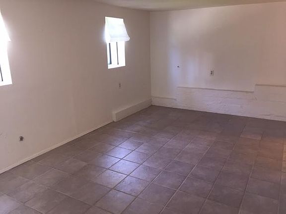 5th image of 801 Spencer St #B