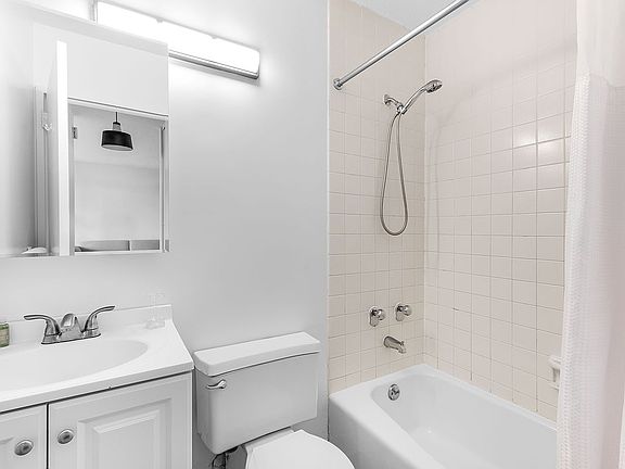 3rd image of 200 E 90th St APT 20D