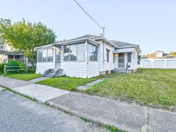 29 Charles St, Three Rivers, MA 01080