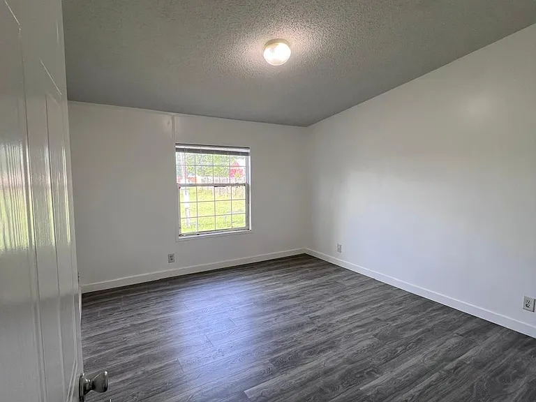 905 Edgar Ct — Photo 21