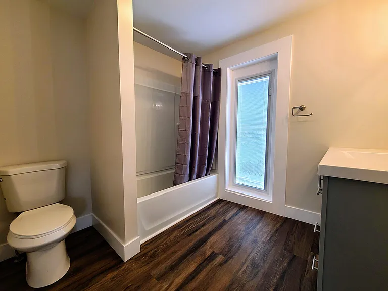 104 2nd St #C — Photo 3