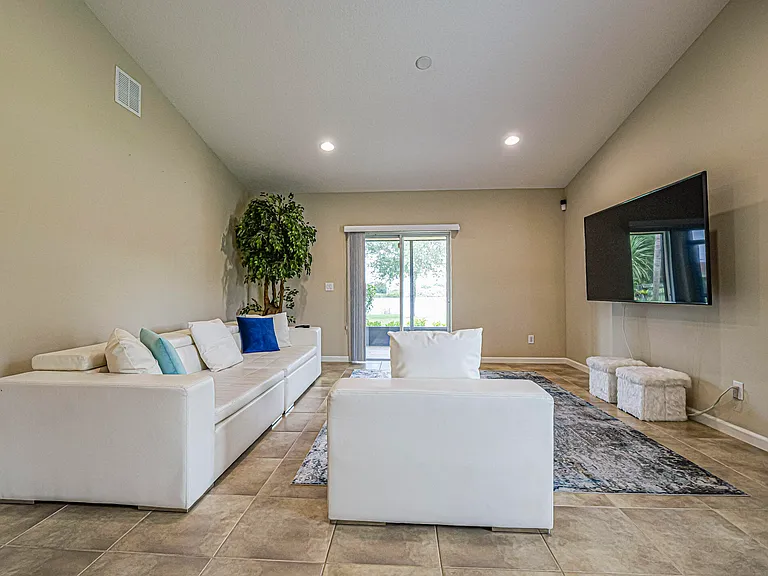 1750 Berkshire Cir SW — Photo 7